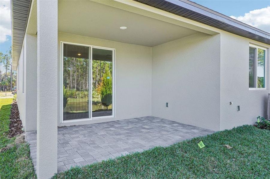 Exterior details and patio area of a home in Ridgehaven - Villas, Ormond Beach (Image 21).