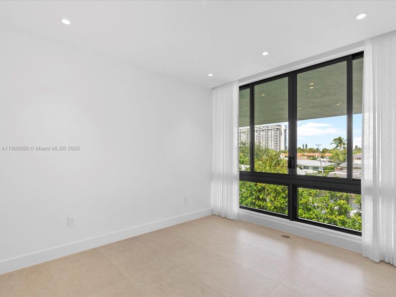 Spacious, unfurnished interior of a new home in , Miami Shores (Image 48).