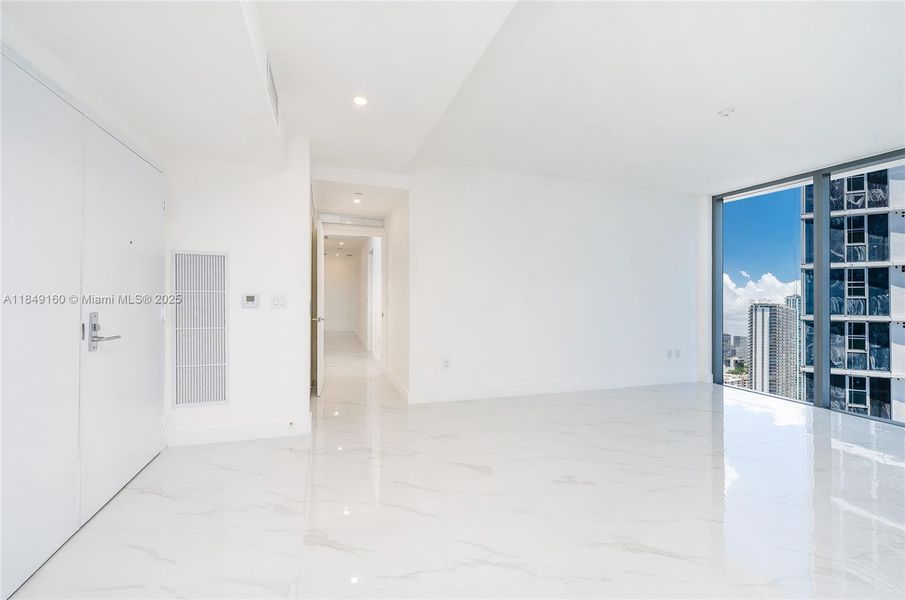 Spacious, unfurnished interior of a new home in Aria Reserve, Miami (Image 8).