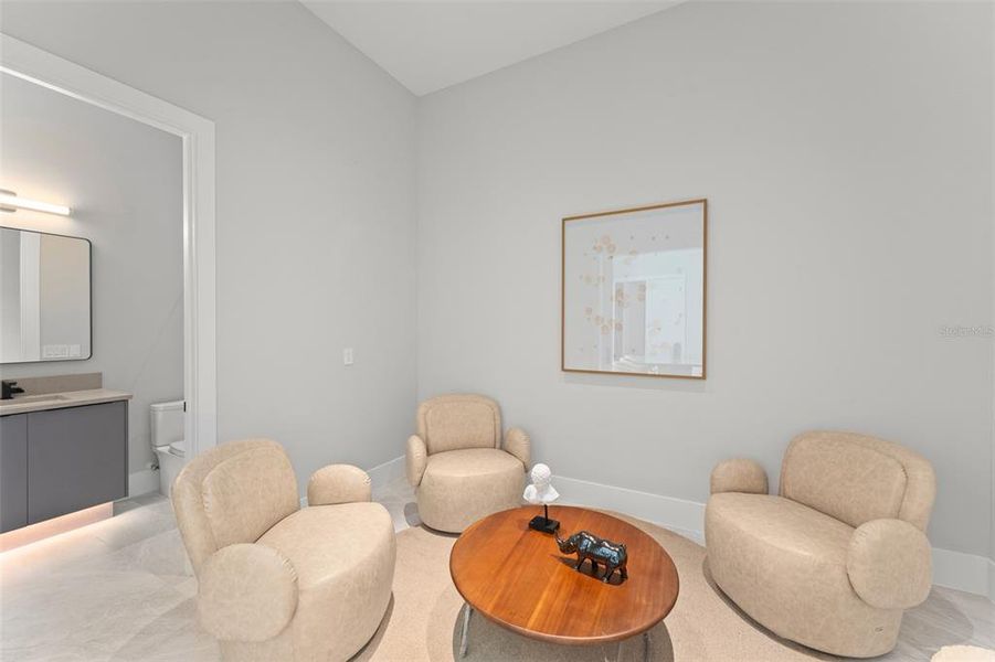 Bedroom 4 / Flex Room - Closet