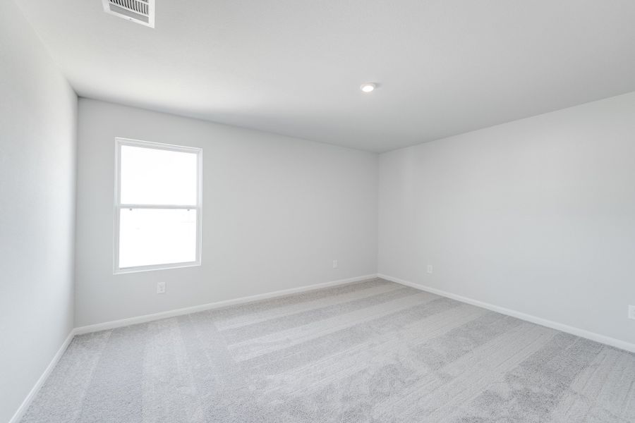 Spacious, unfurnished interior of a new home in Shirey Forest - Branches, Lufkin (Image 9).