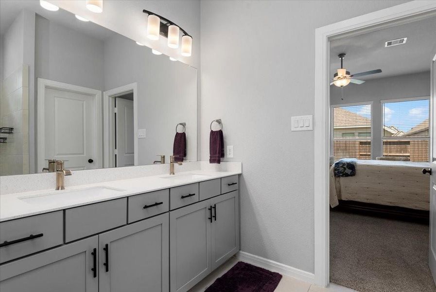 Furnished interior view inside a new home in The Grand Prairie 40’, Hockley (Image 44).