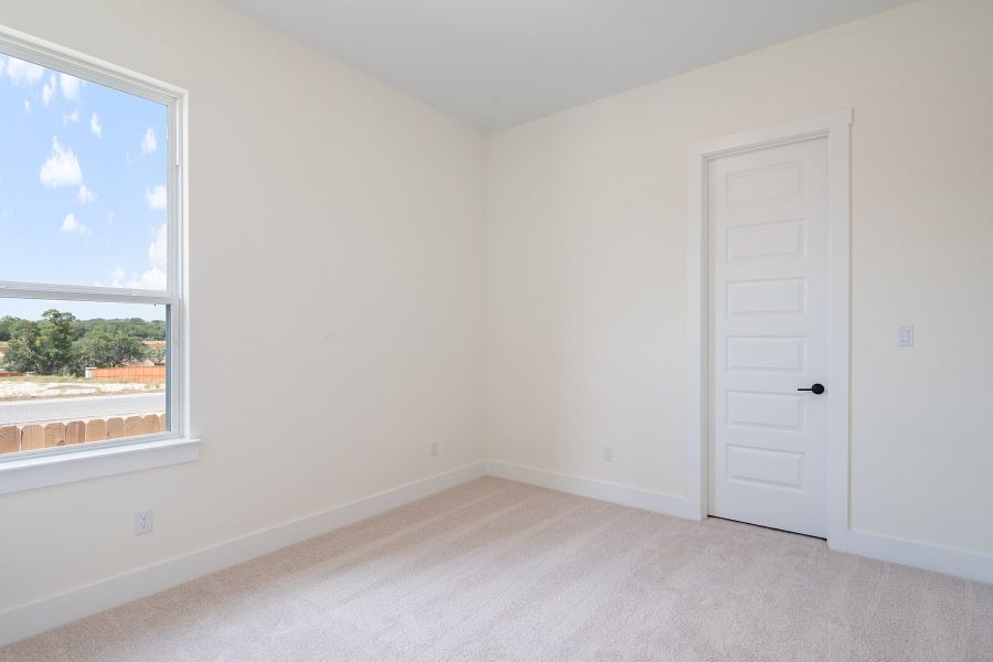 Spacious, unfurnished interior of a new home in Lariat, Liberty Hill (Image 40).