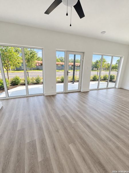 Spacious, unfurnished interior of a new home in , San Antonio (Image 8).