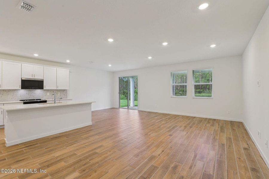 Spacious, unfurnished interior of a new home in Colbert Landings, Palm Coast (Image 22).