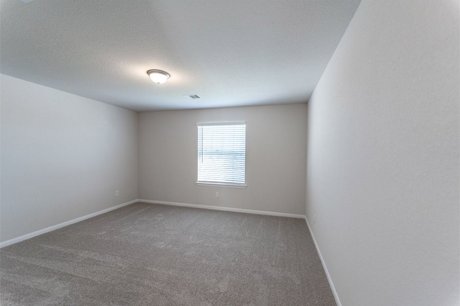 Spacious, unfurnished interior of a new home in Lago Mar, Texas City (Image 19).