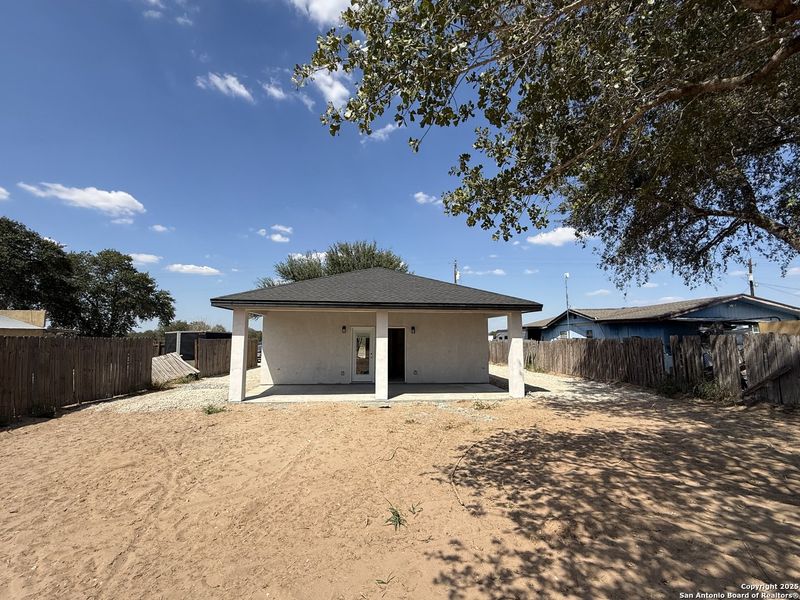 Exterior details and patio area of a home in , Natalia (Image 15).