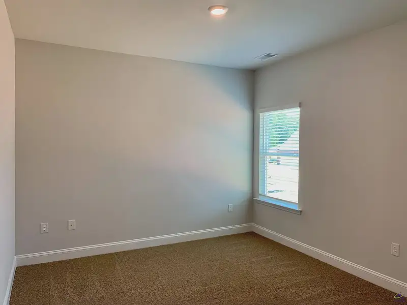 Spacious, unfurnished interior of a new home in Barrington Place, Macon (Image 4).