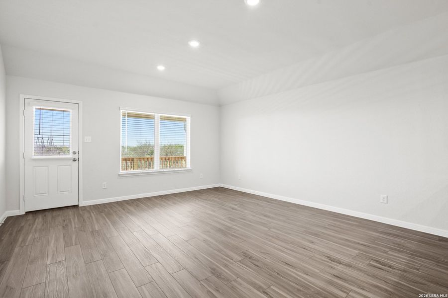 Spacious, unfurnished interior of a new home in Hunters Ranch, San Antonio (Image 23).