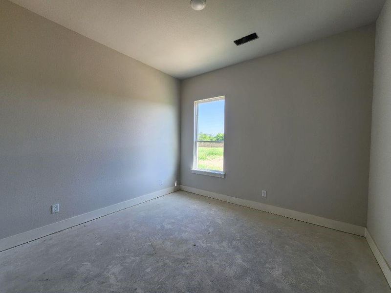 Image 20 of a home in Rocky Top.