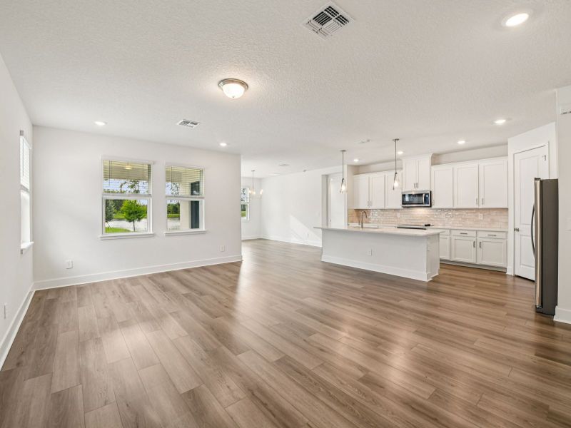 Spacious, unfurnished interior of a new home in Legends Preserve - Signature Series, Daytona Beach (Image 7).