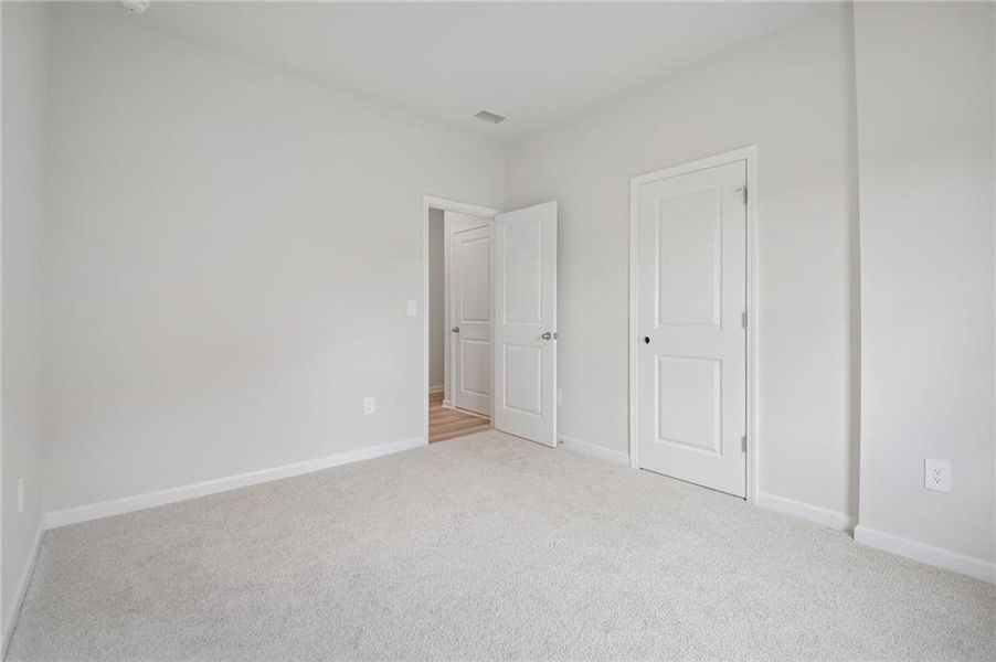 Spacious, unfurnished interior of a new home in Northwoods at Mirror Lake, Villa Rica (Image 34).
