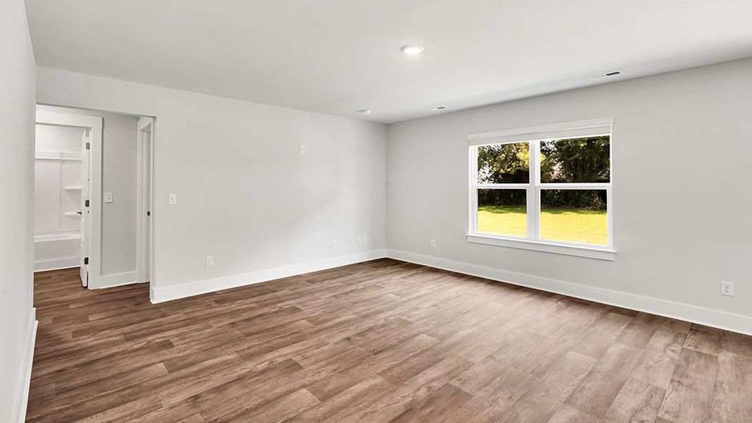 Spacious, unfurnished interior of a new home in Merchant Point, Jacksonville (Image 15).