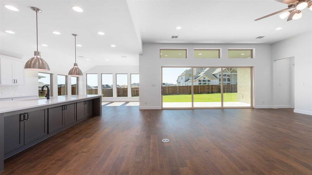 Spacious, unfurnished interior of a new home in Somerset Park 80', Rockwall (Image 16).