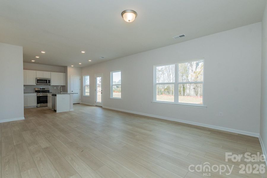 Spacious, unfurnished interior of a new home in Cedar Meadows, Monroe (Image 17).