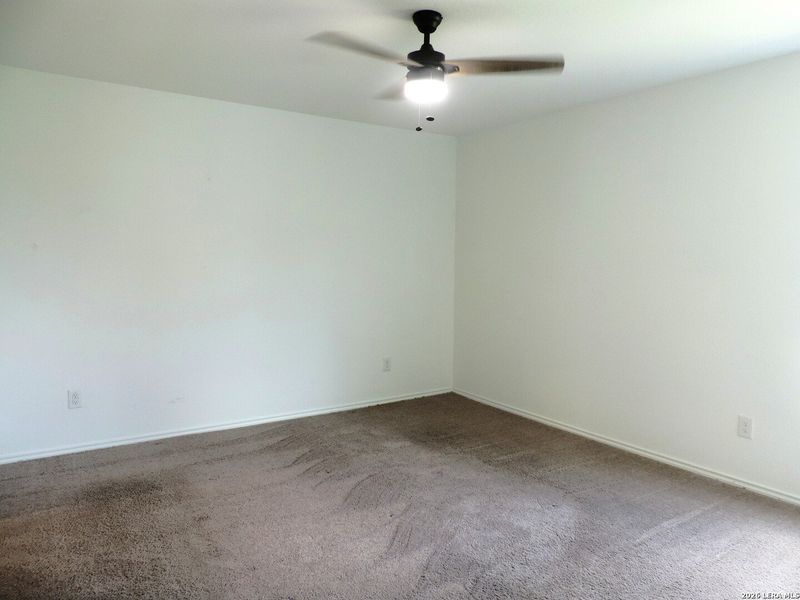Spacious, unfurnished interior of a new home in Willow View, Converse (Image 10).
