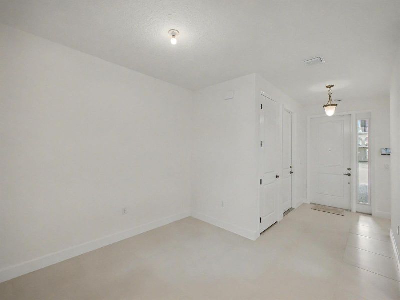 Entry/Foyer Entry/Foyer