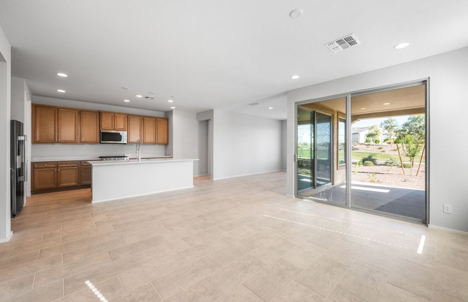 Spacious, unfurnished interior of a new home in Sun City Festival, Buckeye (Image 15).