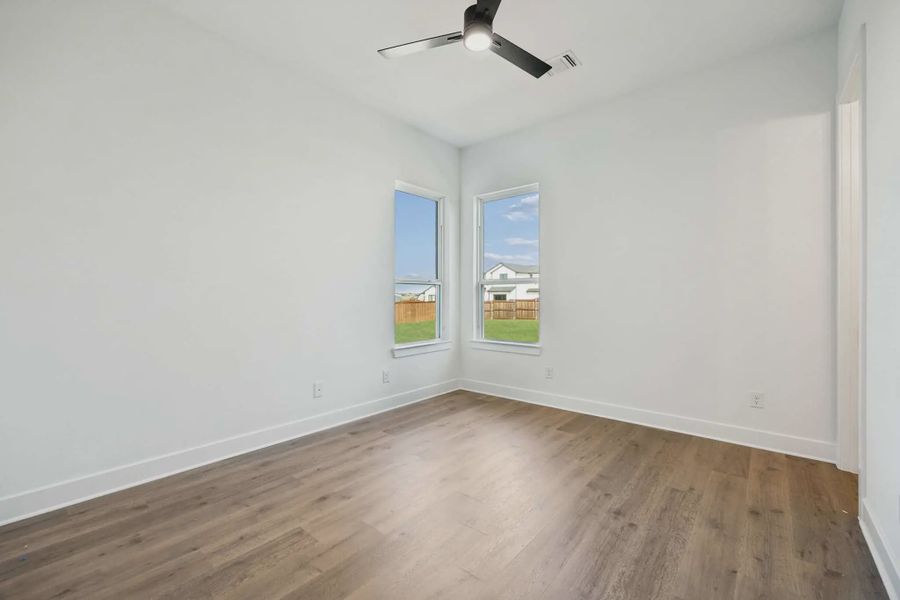 Representative unfurnished interior of a home built from the Sicily by Chesmar Homes in Lakeway Estates, Waxahachie (Image 23).