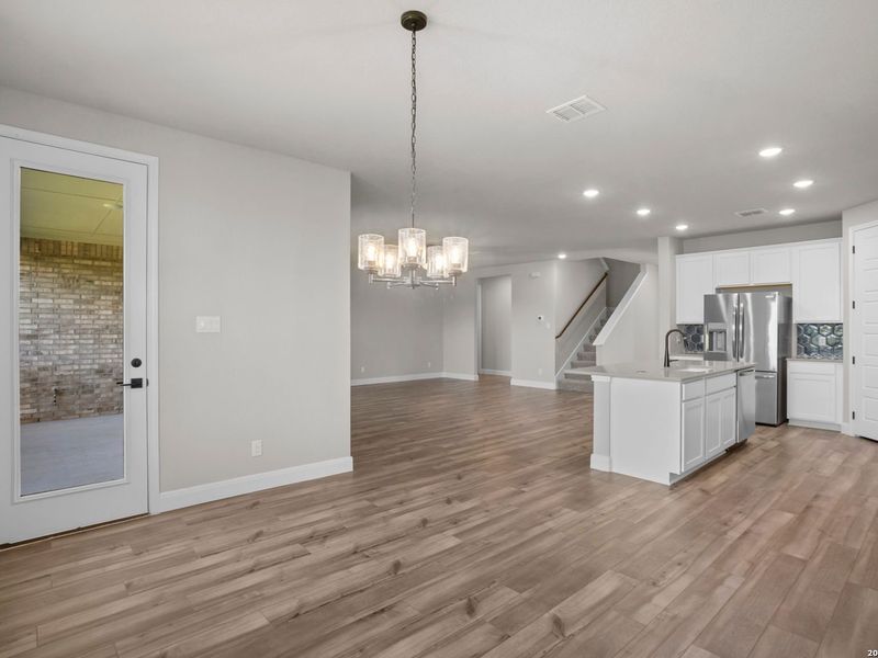 Spacious, unfurnished interior of a new home in Ladera, San Antonio (Image 27).