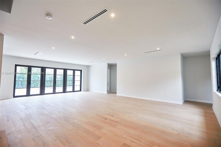 Spacious, unfurnished interior of a new home in , Coral Gables (Image 22).