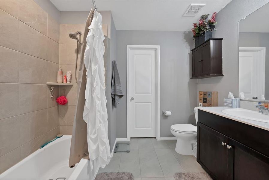 Furnished interior view inside a new home in Bridgewater: Cottage Collection, Princeton (Image 6). Furnished interior view inside a new home in Bridgewater: Cottage Collection, Princeton (Image 6).