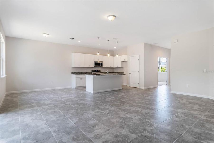 Spacious, unfurnished interior of a new home in Grand Isle, Grand Island (Image 14).