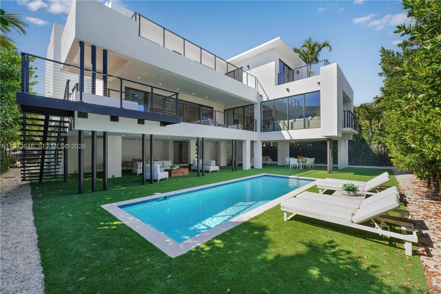 Exterior details and patio area of a home in , Key Biscayne (Image 32).