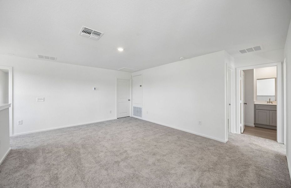 Spacious, unfurnished interior of a new home in Windcress, Cove (Image 25).
