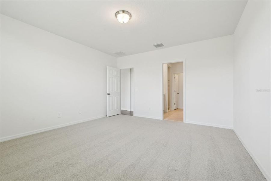 Spacious, unfurnished interior of a new home in The Reserve at Twin Lakes, St. Cloud (Image 31).