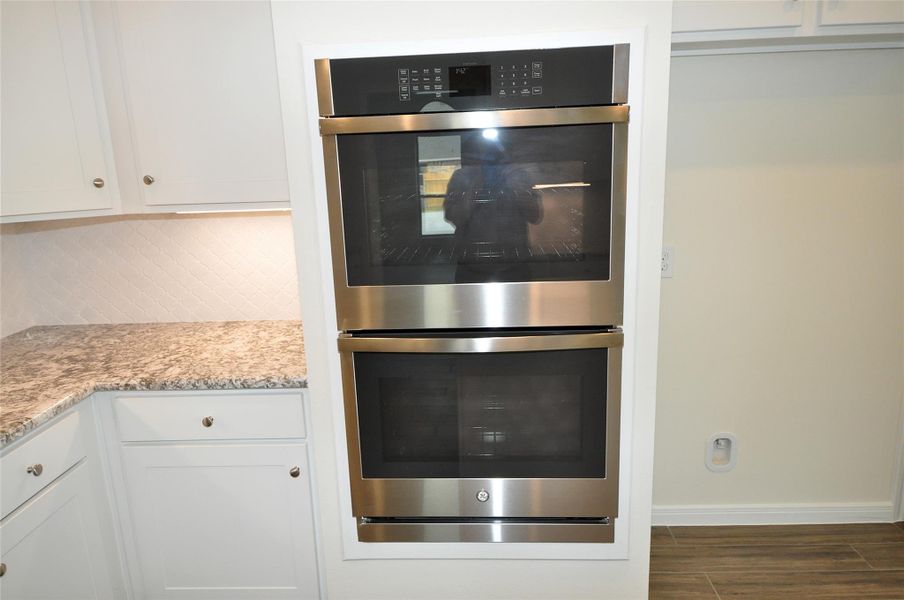 Close-up of interior finishes inside a home in , League City (Image 15).