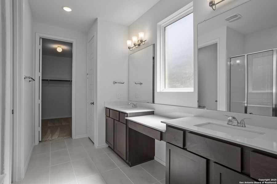 Furnished interior view inside a new home in Foxbrook, Cibolo (Image 12).