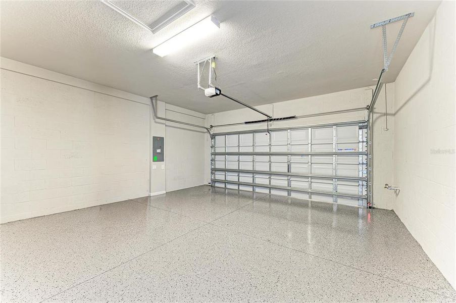 Spacious, unfurnished interior of a new home in Wellen Park, Venice (Image 40).