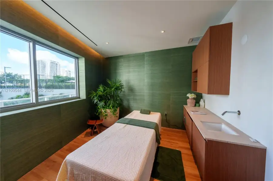 Community amenities in , Miami (Image 25).
