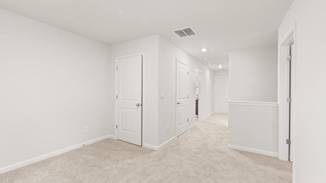 Spacious, unfurnished interior of a new home in Fairhaven, Lithia Springs (Image 22).