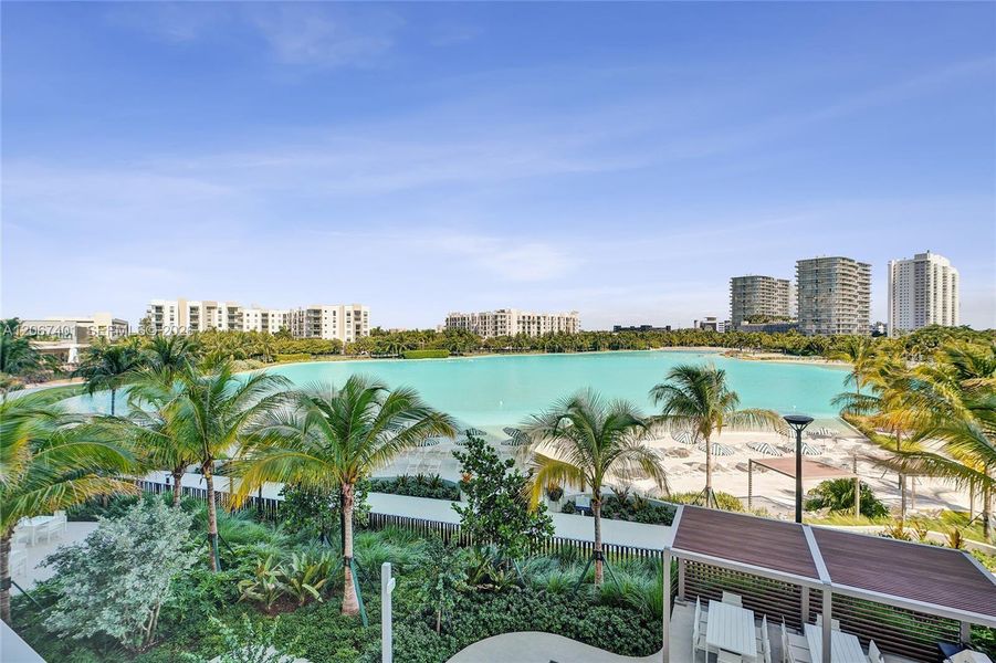 Condo located in Miami, FL showcasing its design and architecture (Image 5).