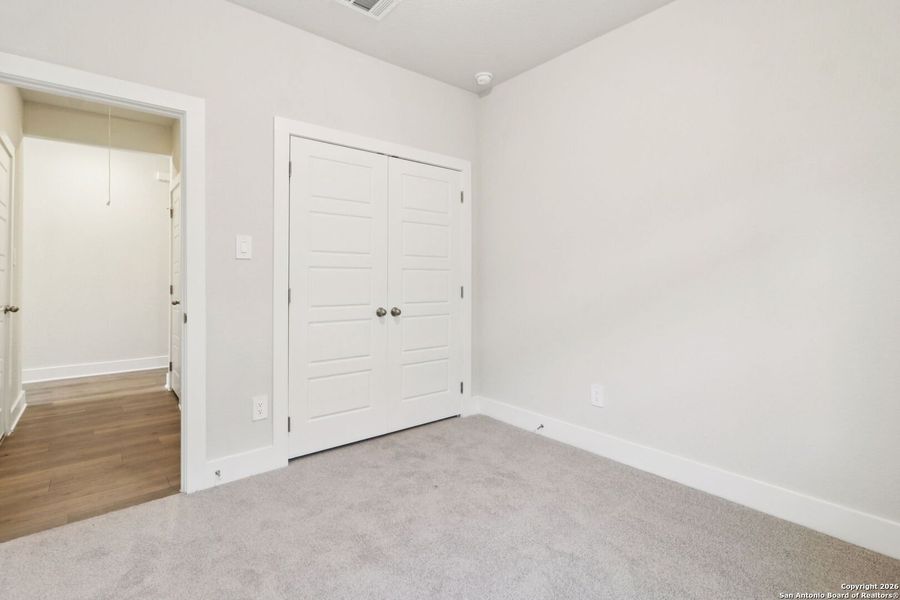 Spacious, unfurnished interior of a new home in Lark Canyon, New Braunfels (Image 31).