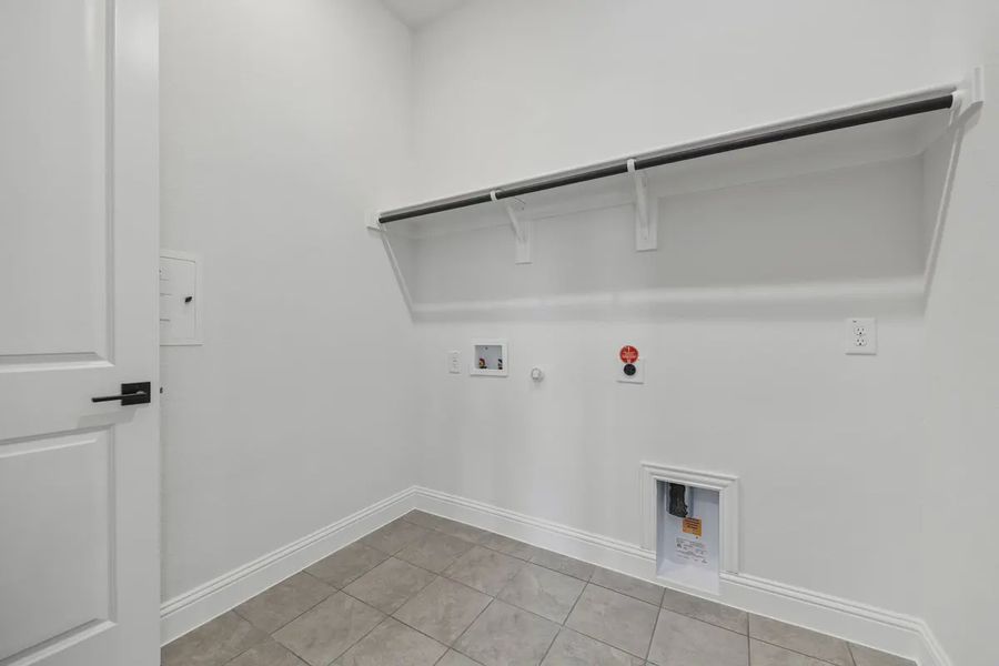 Spacious, unfurnished interior of a new home in Talia, Mesquite (Image 20).