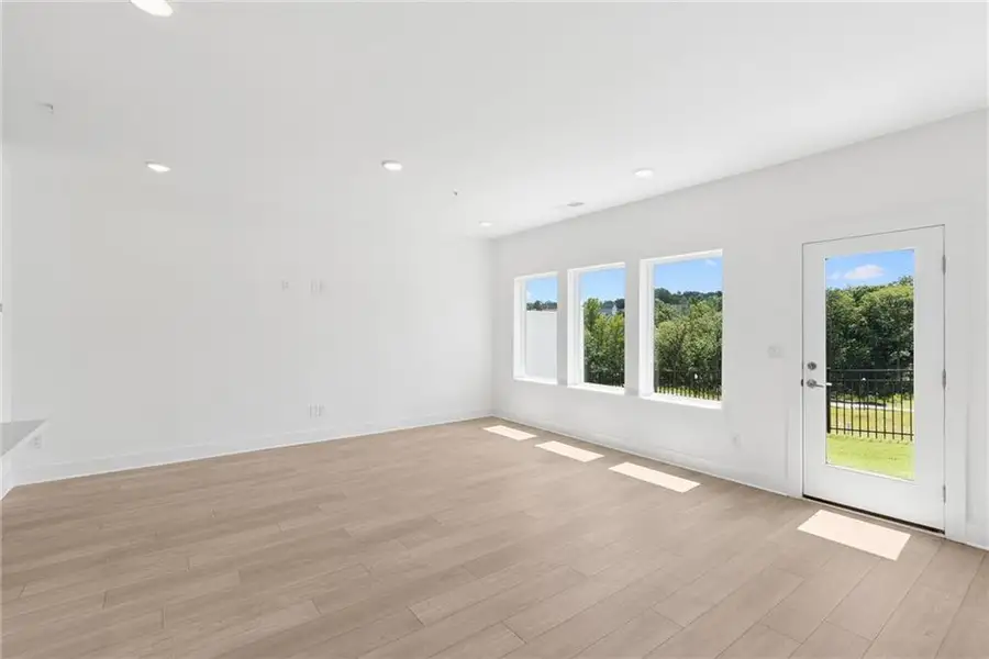 Spacious, unfurnished interior of a new home in Grandview Terrace, Canton (Image 11).