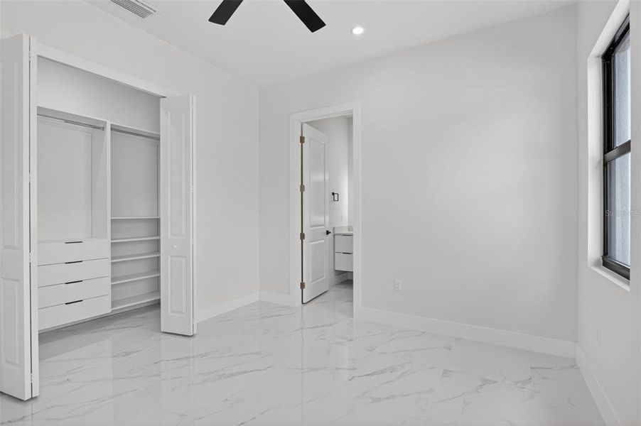 Spacious, unfurnished interior of a new home in , Cape Coral (Image 44).