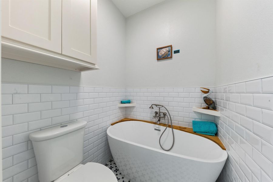 Bedroom 2 Ensuite Bath