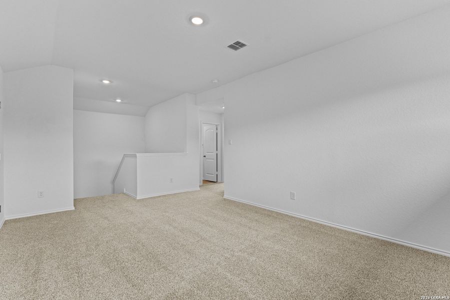 Spacious, unfurnished interior of a new home in Arroyo Ranch, Seguin (Image 33). Spacious, unfurnished interior of a new home in Arroyo Ranch, Seguin (Image 33).