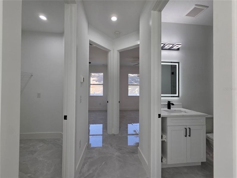 Spacious, unfurnished interior of a new home in , Tampa (Image 14).