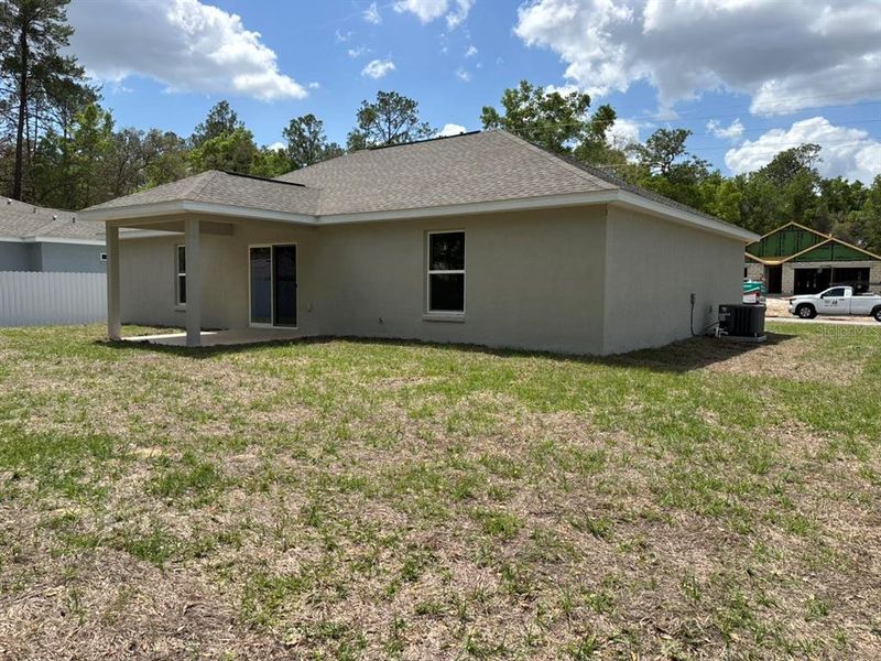 Exterior details and patio area of a home in , Dunnellon (Image 3).