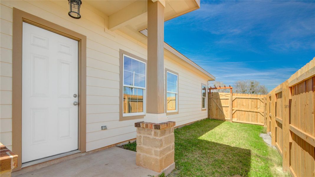 Exterior details and patio area of a home in , Freeport (Image 20).
