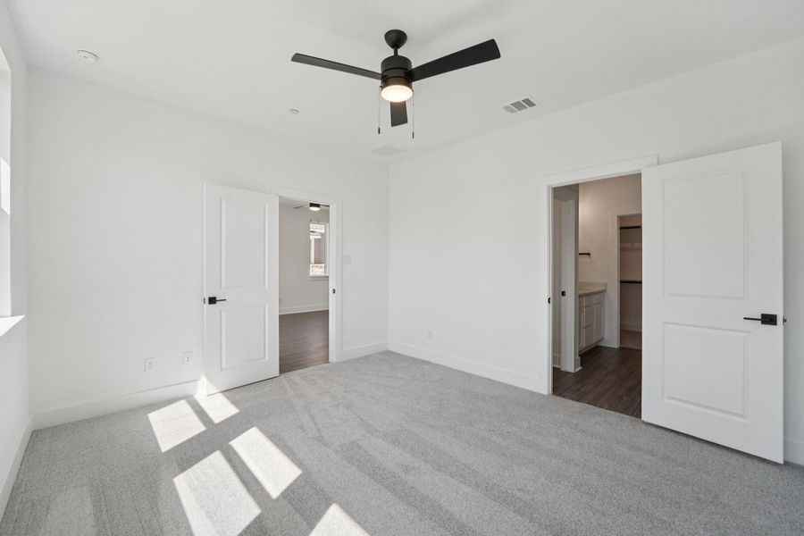 Spacious, unfurnished interior of a new home in Avery Centre, Round Rock (Image 20).