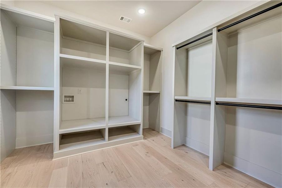 Spacious, unfurnished interior of a new home in , Athens (Image 40).