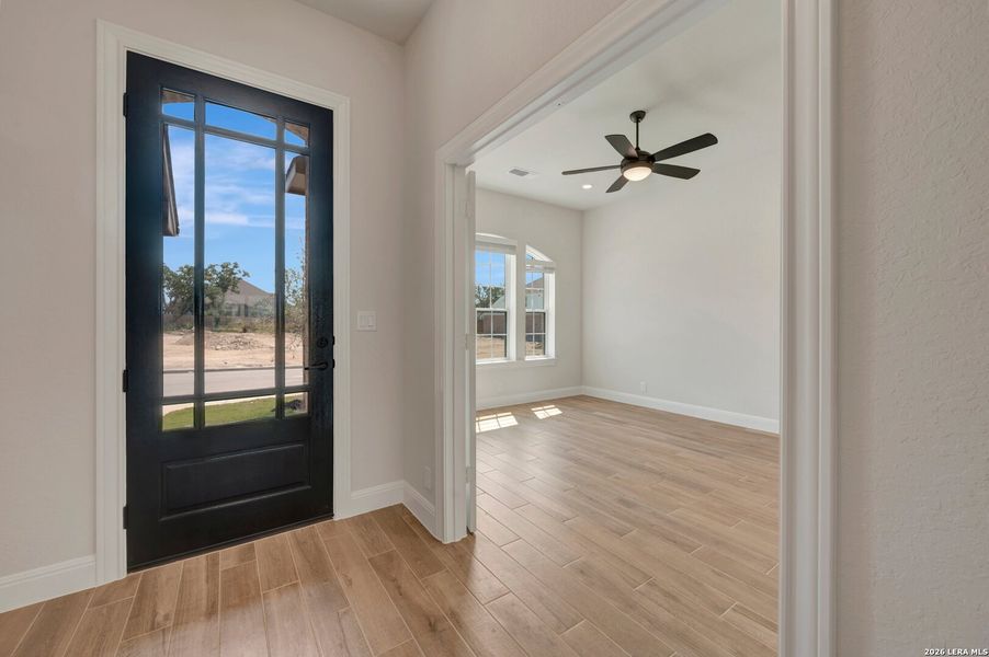 Spacious, unfurnished interior of a new home in Davis Ranch 50', San Antonio (Image 25).