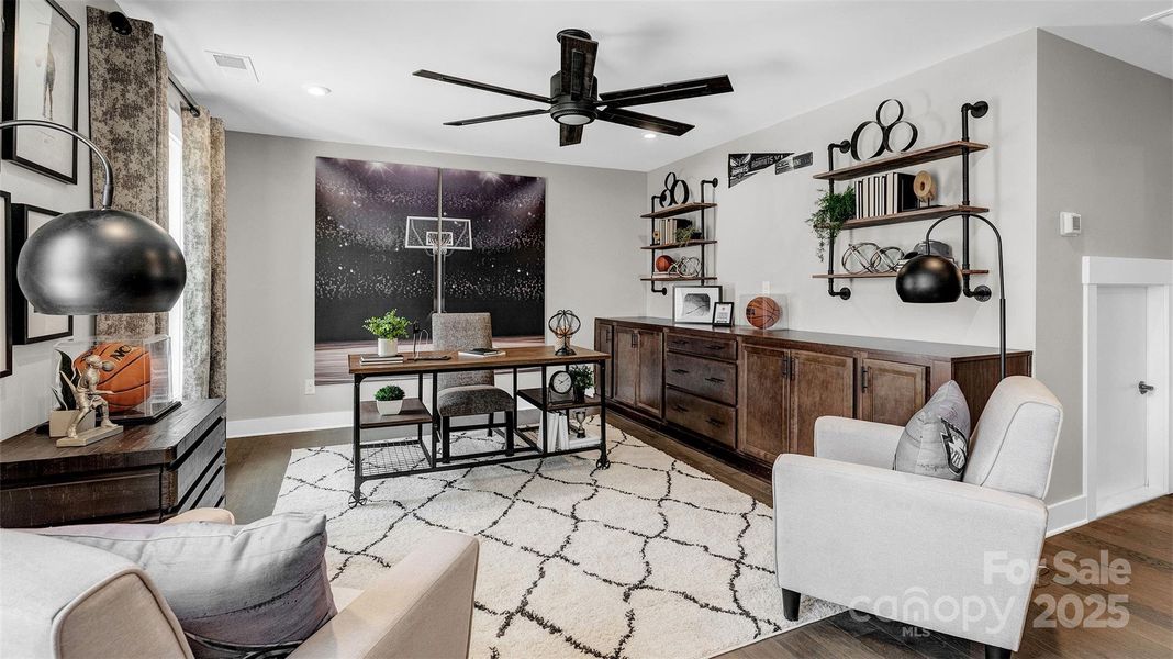 Model photo used for reference