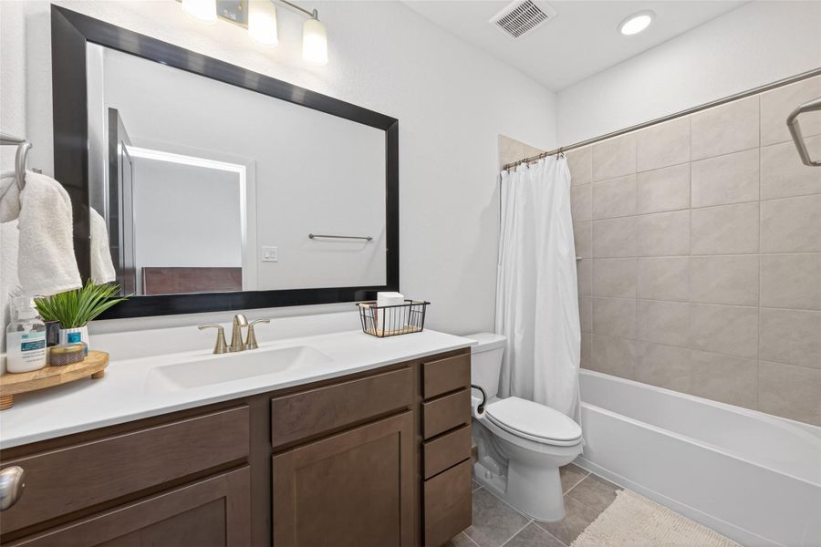 Furnished interior view inside a new home in Dunham Pointe 65' Homesites, Cypress (Image 35). Furnished interior view inside a new home in Dunham Pointe 65' Homesites, Cypress (Image 35).